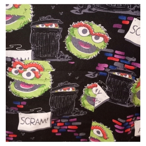 Sesame Street Workshop Women's Scrub Top Oscar the Grouch XS EUC Black - Picture 3 of 3